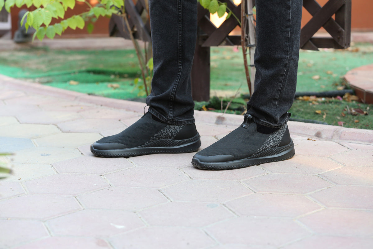 KEV TRAINERS - أسود